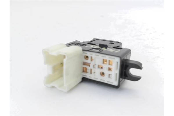 Recambio de mando elevalunas delantero derecho para nissan micra iv (k13k/kk) 1.2 acenta referencia OEM IAM 254111FA0A  
