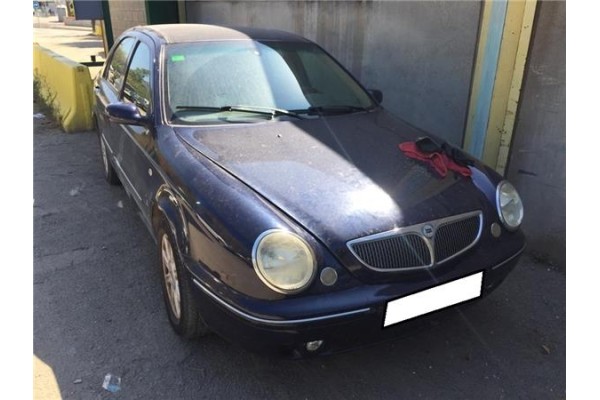 lancia lybra berlina del año 2000