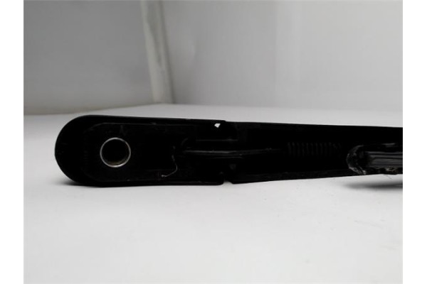 Recambio de brazo limpiaparabrisas trasero para citroen saxo 1.6 vts referencia OEM IAM 9636279777  
