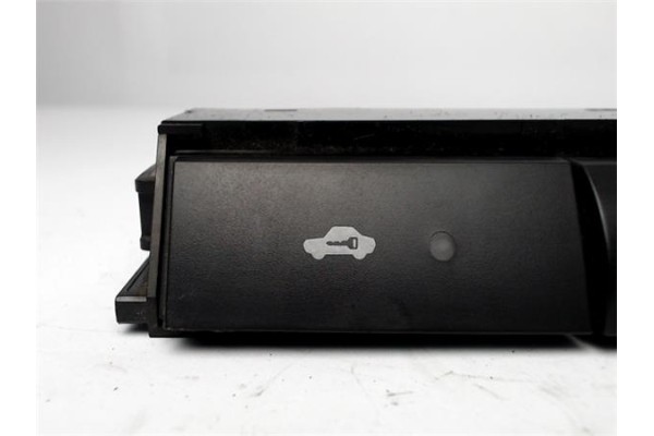 Recambio de interruptor luces emergencia para toyota corolla verso (e12) 2.0 d4d referencia OEM IAM 153965  