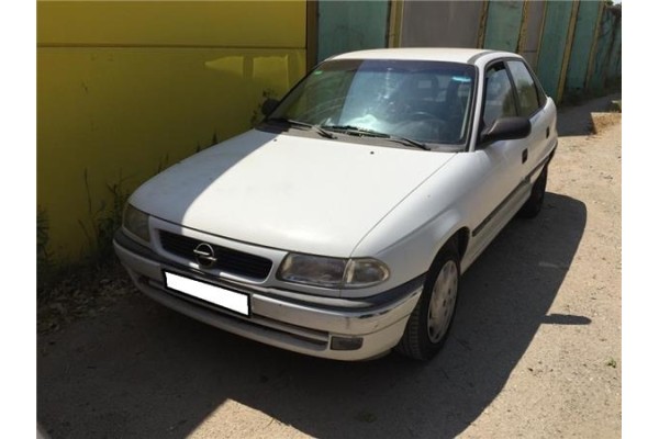 opel astra f berlina del año 1996