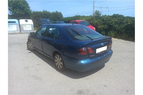 nissan primera berlina (p11) del año 2000