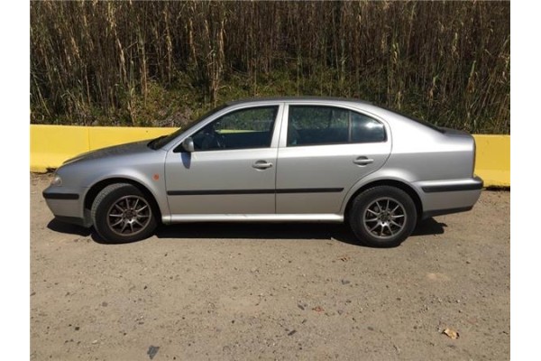 skoda octavia berlina (1u2) del año 1999