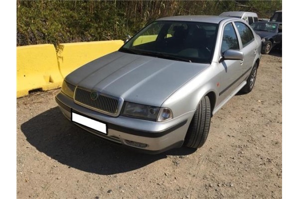 skoda octavia berlina (1u2) del año 1999