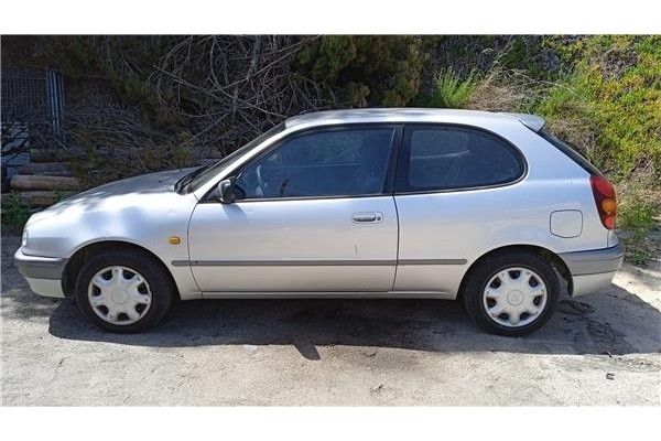 toyota corolla (e11) del año 1999
