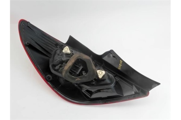 Recambio de piloto trasero derecho para opel corsa d 1.0 catch me referencia OEM IAM 1222150 89037877A 