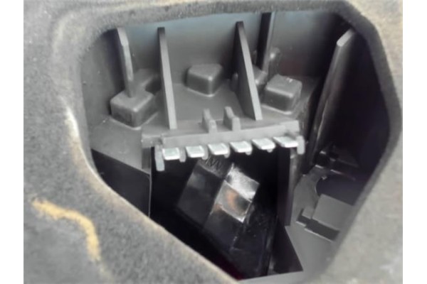 Recambio de piloto trasero derecho para opel corsa d 1.0 catch me referencia OEM IAM 1222150 89037877A 