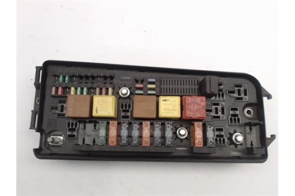 Recambio de caja fusibles/rele para opel vectra c berlina referencia OEM IAM 519066013 13144709 