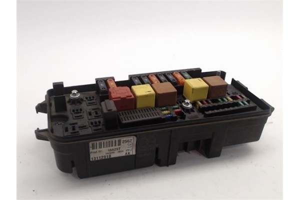 Recambio de caja fusibles/rele para opel vectra c berlina referencia OEM IAM 519066013 13144709 