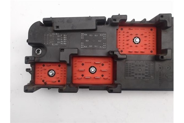 Recambio de caja fusibles/rele para opel vectra c berlina referencia OEM IAM 519066013 13144709 