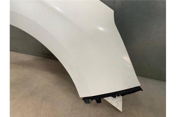 Recambio de aleta delantero derecha para citroen c4 berlina 1.6 exclusive referencia OEM IAM 7841AX  