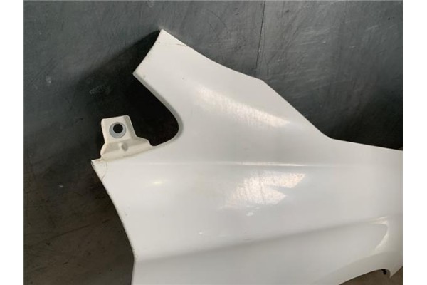 Recambio de aleta delantero derecha para citroen c4 berlina 1.6 exclusive referencia OEM IAM 7841AX  