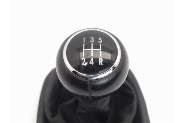Recambio de pomo palanca cambio para citroen c4 berlina 1.6 exclusive referencia OEM IAM   