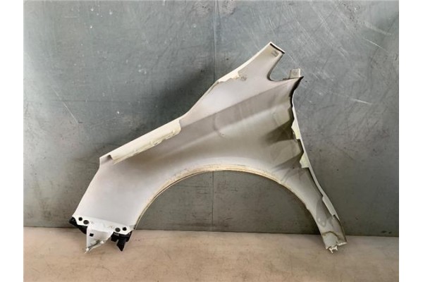 Recambio de aleta delantero derecha para citroen c4 berlina 1.6 exclusive referencia OEM IAM 7841AX  