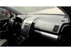 toyota corolla verso (r1) del año 2005