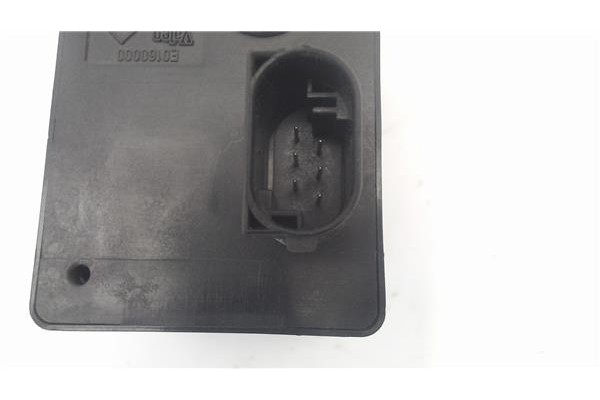 Recambio de centralita cierre para renault megane ii berlina 3p referencia OEM IAM 8200033233  