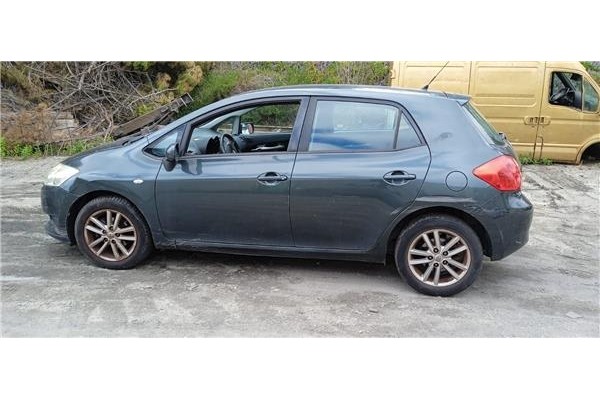 toyota auris (e15) del año 2008