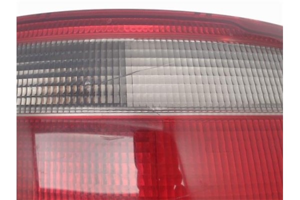 Recambio de piloto trasero derecho para honda accord berlina (cg7-9/ch1-7) referencia OEM IAM 236242 23623401 