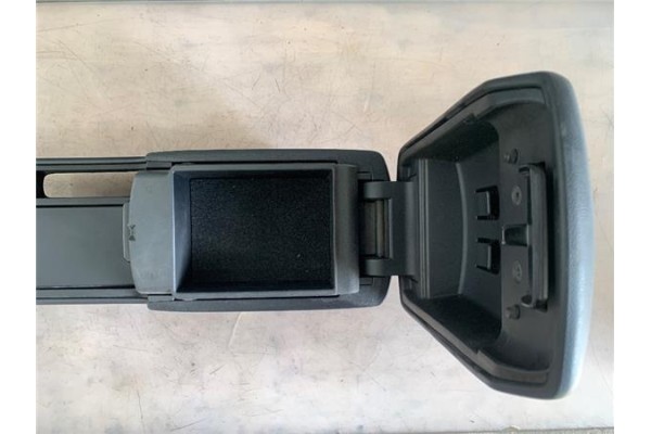 Recambio de embellecedor consola central para mazda 3 sedán (bk) 1.6 di turbo referencia OEM IAM BN8P64420E02  