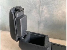 Recambio de embellecedor consola central para mazda 3 sedán (bk) 1.6 di turbo referencia OEM IAM BN8P64420E02  