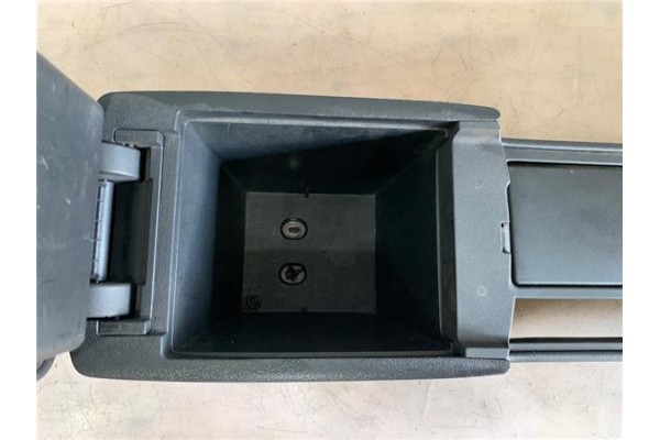 Recambio de embellecedor consola central para mazda 3 sedán (bk) 1.6 di turbo referencia OEM IAM BN8P64420E02  