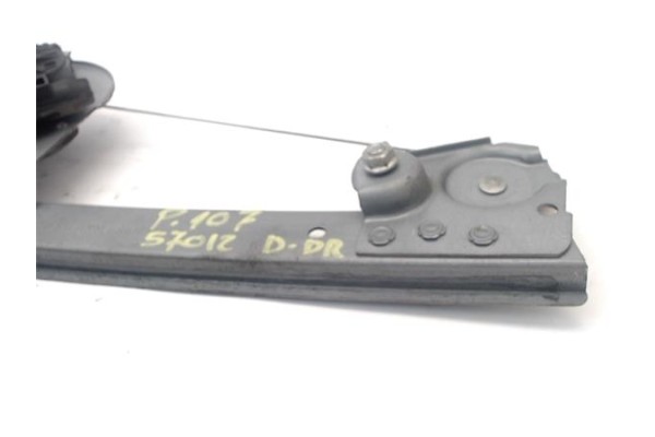 Recambio de elevalunas electrico delantero derecho para peugeot 107 1.0 básico referencia OEM IAM 9222T6  