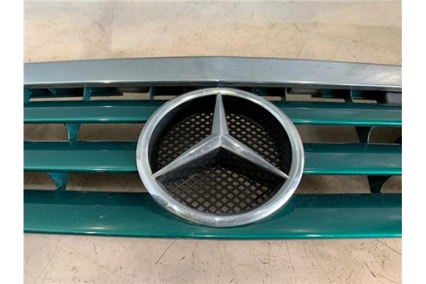 Recambio de rejilla capo para mercedes-benz clase a (bm 168) 1.6 160 (168.033) referencia OEM IAM 1688800083  