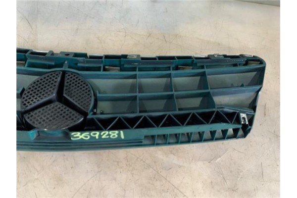 Recambio de rejilla capo para mercedes-benz clase a (bm 168) 1.6 160 (168.033) referencia OEM IAM 1688800083  