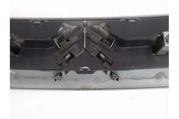 Recambio de rejilla capo para citroen xsara picasso 2.0 hdi referencia OEM IAM 9632099177  