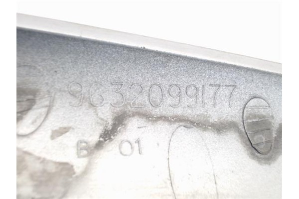 Recambio de rejilla capo para citroen xsara picasso 2.0 hdi referencia OEM IAM 9632099177  