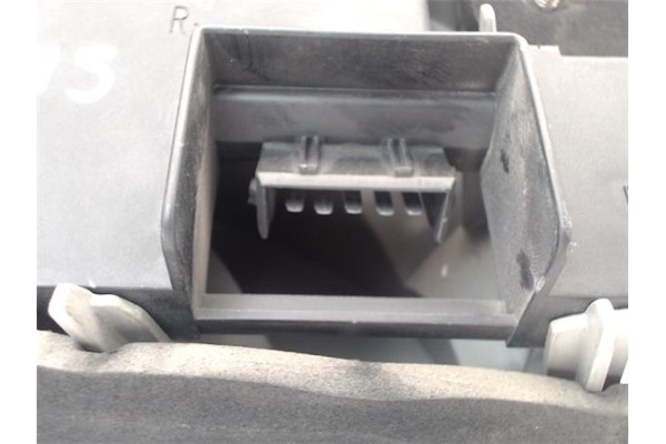 Recambio de piloto trasero derecho para ford fiesta berlina referencia OEM IAM 96FG13N004AA  