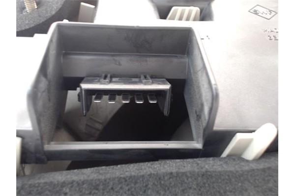 Recambio de piloto trasero izquierdo para ford fiesta berlina referencia OEM IAM 96FG13N004BA  