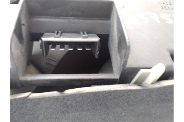 Recambio de piloto trasero izquierdo para ford fiesta berlina referencia OEM IAM 96FG13N004BA  