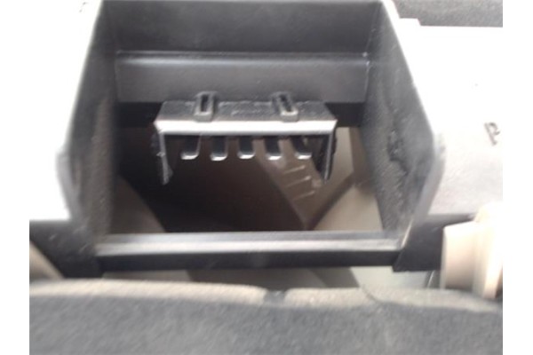 Recambio de piloto trasero derecho para ford fiesta berlina referencia OEM IAM 96FG13N004AB  