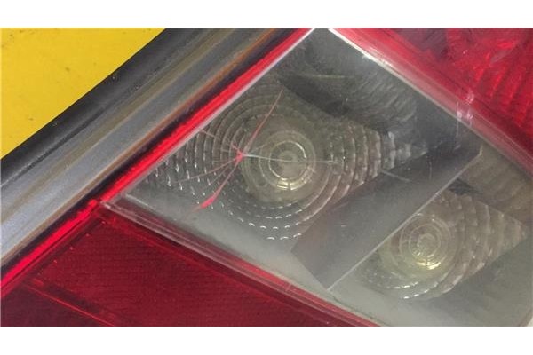 Recambio de piloto trasero derecho para citroen c5 berlina 2.0 hdi 90 sx/sx automático referencia OEM IAM 89033070D  