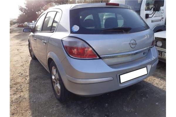 opel astra h berlina del año 2004