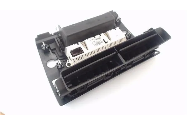 Recambio de embellecedor consola salpicadero para citroen c4 coupe 1.6 vtr plus referencia OEM IAM 8212TF 9646338277 