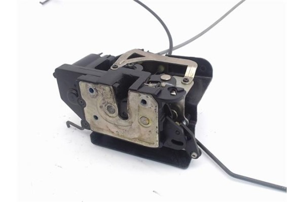 Recambio de cierre electromagnetico delantero izquierdo para ssangyong rodius 2700 referencia OEM IAM 7121021023  