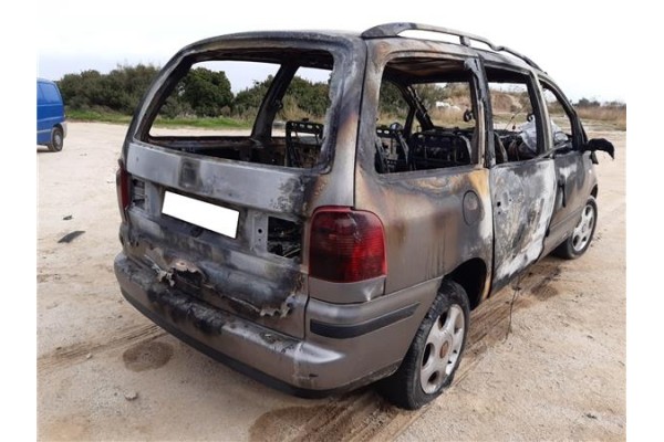seat alhambra (7v8) del año 2004
