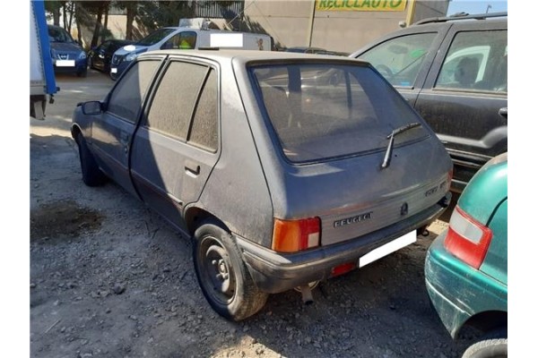 peugeot 205 berlina del año 1988