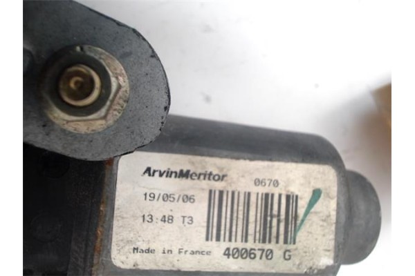 Recambio de elevalunas electrico trasero derecho para renault laguna ii (bg0) 1.9 dci (bg1a, bg1w) referencia OEM IAM 8200485202