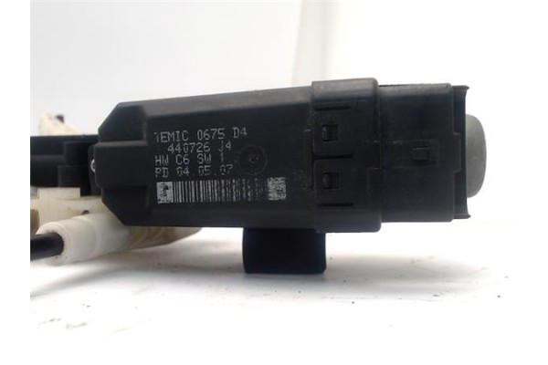 Recambio de elevalunas electrico delantero derecho para renault megane ii (bm0/1_, cm0/1_) 1.5 dci referencia OEM IAM 8201010925