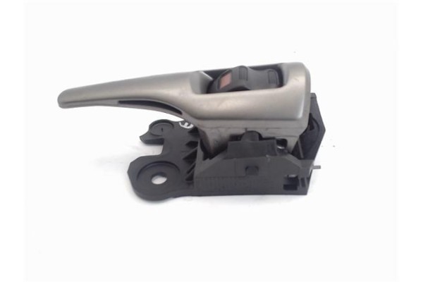 Recambio de manilla int. puerta trasero derecha para toyota verso (aur2/zgr2) 2.0 d-4d referencia OEM IAM 6920500120b2  