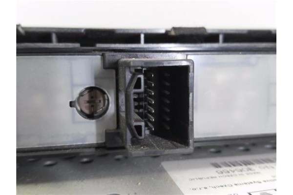 Recambio de radio / cd para toyota corolla verso (r1) 1.8 sol referencia OEM IAM 861200F010  