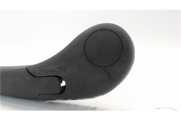 Recambio de brazo limpiaparabrisas trasero para renault clio iii 1.5 dci referencia OEM IAM 8200218659  
