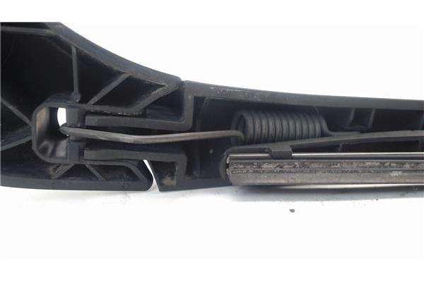 Recambio de brazo limpiaparabrisas trasero para renault clio iii 1.5 dci referencia OEM IAM 8200218659  