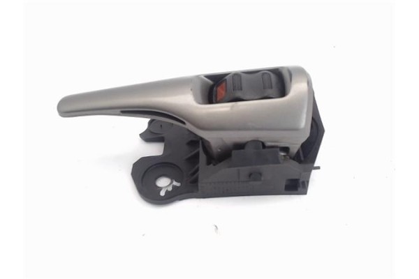 Recambio de manilla int. puerta delantero derecha para toyota verso (aur2/zgr2) 2.0 d-4d referencia OEM IAM 62316a2  