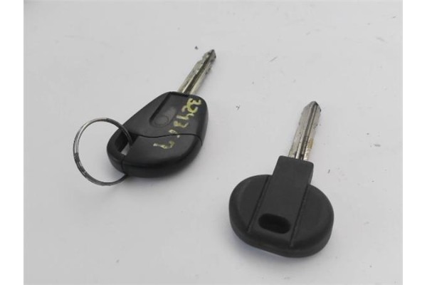 Recambio de llave para fiat i scudo (222) 2.0 jtd familiar (5 asientos) referencia OEM IAM 1476387077 1476388077 