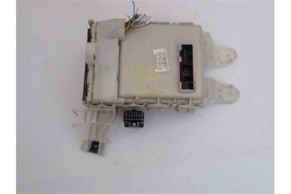 Recambio de caja fusibles/rele para toyota verso (aur2/zgr2) 2.0 d-4d referencia OEM IAM 827300f051c  
