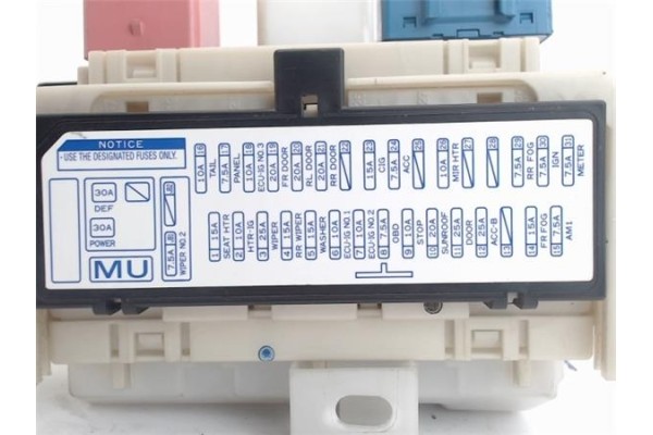 Recambio de caja fusibles/rele para toyota verso (aur2/zgr2) 2.0 d-4d referencia OEM IAM 827300f051c  